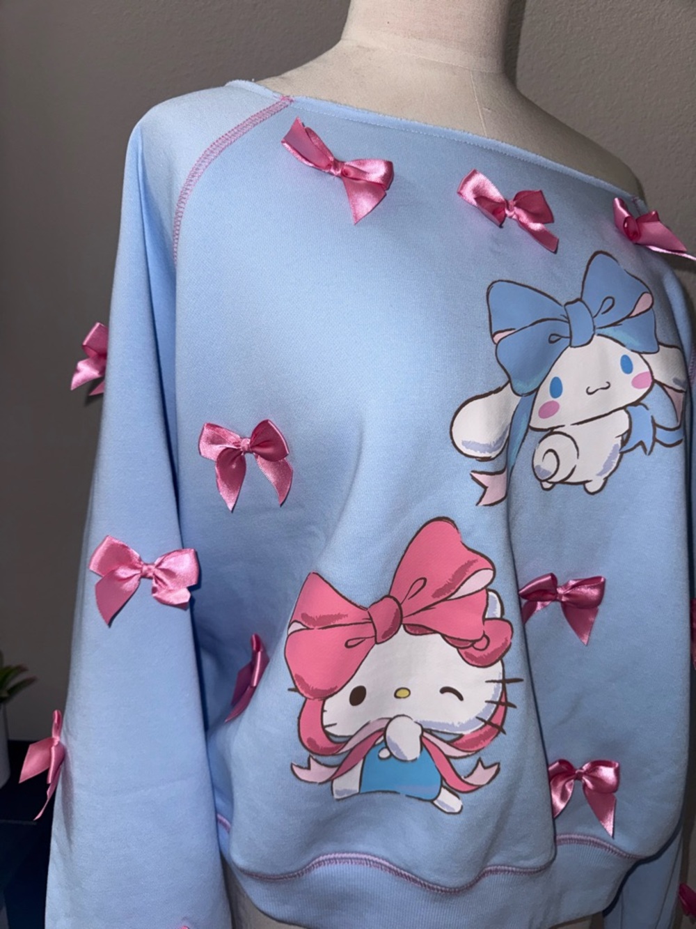 Cinnamorol Bow Embelished Off The Shoulder Round Neck Long Sleeve -Large - Picture 3 of 5